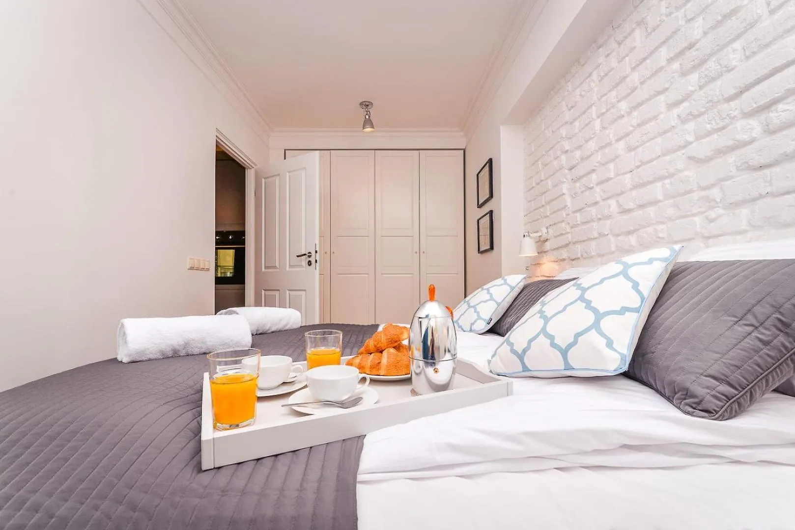 Two Bedroom Apartment In Warsaw With Space For Remote Work By Rent Like Home